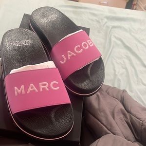 Brand new never worn size 7 in women